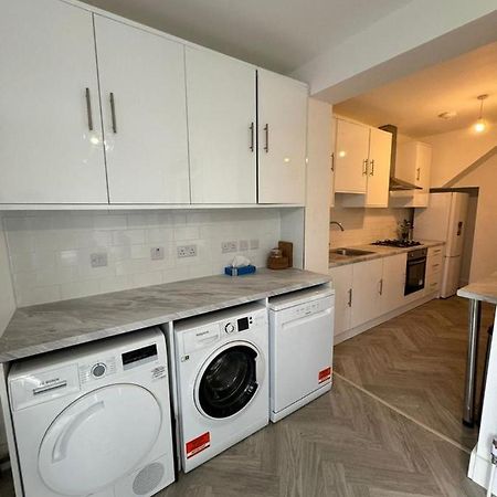 Smart Guest Rooms Fast Access To Central London Via Piccadilly Line New Southgate Extérieur photo