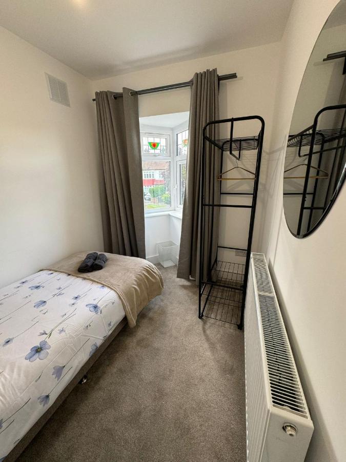 Smart Guest Rooms Fast Access To Central London Via Piccadilly Line New Southgate Extérieur photo